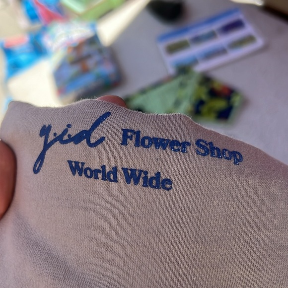 YESTERDAY IS DEAD FLOWER SHOP TEE OATMEAL/NAVY. SIZE S. - Picture 12 of 12